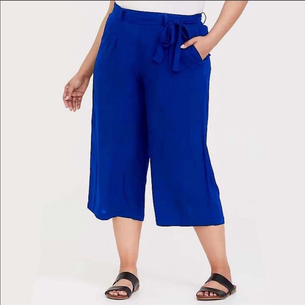 Torrid Crinkled Gauze Tie Capris Pants